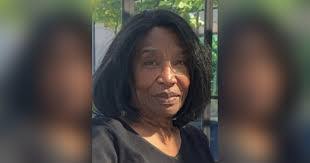 Lesa Stewart's Instagram, Twitter & Facebook