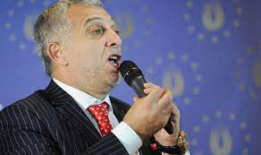 Tefeciler benim yeğenimin yerini almış, o zamanın parası bugünün 1,5 milyon lirası. Sedat Peker In Canta Canta Para Gonderdigi Iddiasinda Bulundugu Metin Kulunk Kimdir