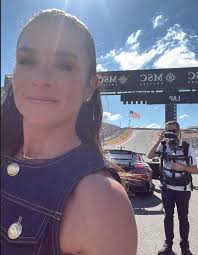 You are really Danica Patrick fans sey yes. 💞💞💞💞💞