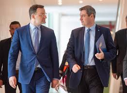 Ein kanzlerkandidat ist die bezeichnung für den „spitzenkandidaten, der in der bundesrepublik deutschland traditionell für die beiden größten parteien cdu/csu und spd bei einer bundestagswahl antritt. Umfrage Spahn Cdu Chef Und Soder Kanzlerkandidat