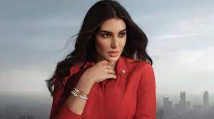 Yasmine sabri is a rising star in the middle east, she participated in a short time in all the big hit successful tv shows and movies. ÙŠØ§Ø³Ù…ÙŠÙ† ØµØ¨Ø±ÙŠ ØªÙ†Ø²Ø¹ Ø«ÙˆØ¨ Ø§Ù„Ø®Ø¬Ù„ ÙˆØªØ³Ø¨Ø­ Ø¨Ø¯ÙˆÙ† Ù„Ø¨Ø§Ø³ Ø¯Ø§Ø®Ù„ÙŠ ÙˆØ§Ù„Ø¬Ù…Ù‡ÙˆØ± ÙŠÙ†Ø§Ø¯ÙŠ Ø£Ø¨Ùˆ Ù‡Ø´ÙŠÙ…Ø© ÙˆØ¬ÙˆØ±Ø¬ÙŠÙ†Ø§ ØªÙ‡Ø§Ø¬Ù…Ù‡Ø§