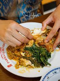 Mulai dari 15,000 idr per porsi. Terbuai Nikmatnya Gulai Kepala Ikan Nila Di Warung Padang Parmato Bundo Cabang Caruban
