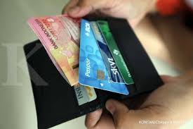 Dari penarikan tunai ke transaksi harian anda, yang anda butuhkan hanyalah kartu debet anda. Kartu Atm Masih Terkena Skimming Padahal Sudah Ada Chip Ini Penyebabnya