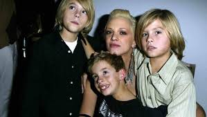 Asia aria maria vittoria rossa argento 45 anni, 20 settembre 1975 (vergine), roma (italia) dettagli biografia, filmografia, premi, news e rassegna stampa. Foto Fur Das Asia Argento 380 000 Dollar An Jimmy Bennett Zahlte