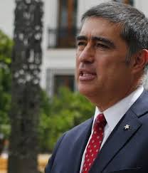 Ministro Desbordes pide aplazar trámite de proyecto de Inteligencia