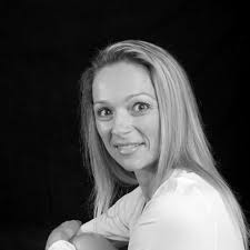 How to Become a Surrogate Mother: A Guide to Becoming a Surrogate and What  You Should Know About Surrogate Motherhood eBook : Knowles, Greta:  Amazon.co.uk: Books