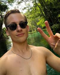 Alec Sutton (@alec.not.baldwin) • Instagram photos and videos