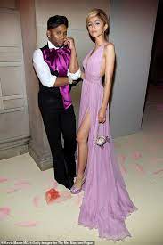 We're loving camila cabello's summer style! Lindsay Lohan Leaves Catty Comment About Zendaya S Met Gala Cinderella Dress Daily Mail Online