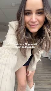 Bear with me as I try to find the best location and lighting to film these  🙈 Aiming for some #dopaminedressing to brighten this dreary Wednesday.  I’ve been off work for a few days and have a ton