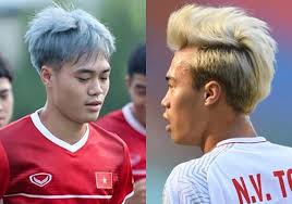 Cầu thủ có mái tóc nhuộm bạch kim sinh năm 1996. VÄƒn Toan Theo Phong Cach Thá»i Trang HÆ¡i HÆ°á»›ng Han Quá»'c Vnexpress Giáº£i Tri