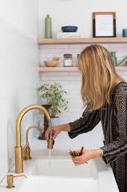easy pieces: pull down sprayer faucets