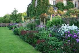 Gallery Ru Foto 72 Cvetniki Rabbit17 Garden Landscape Design Sloped Garden Beautiful Gardens