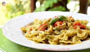 Pasta fredda con pesto e gamberetti. Farfalle Con Pesto Pomodorini E Gamberetti Ricetta Fredda Gustosissima