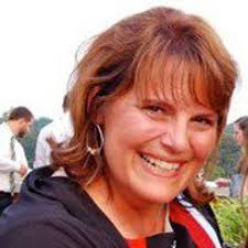 Laura Deeds's Instagram, Twitter & Facebook