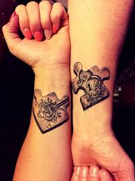 Tatuajes Para Parejas Los Mejores Disenos Para Novios Esposos Y Enamorados Married Couple Tattoos Couples Tattoo Designs Cute Couple Tattoos