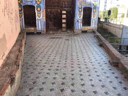 El edificio de la Azulejera Valenciana de Bernardo Vidal, de Meliana,  recupera su imagen tras la limpieza de su exterior