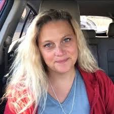 Alison Collette's Instagram, Twitter & Facebook