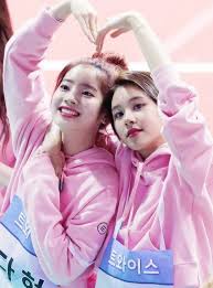 They are both rappers in twice. Dahyun And Chaeyoung Hot Japanese Girls Kpop Girl Groups South Korean Girls
