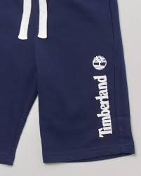 Eligiò, da oltre 25 anni, ha un negozio fisico in cui ha potuto accrescere la sua esperienza nella vendita di capi firmati di campionario, stock e fine serie, a prezzi ribassati fino al 50%. Abbigliamento Ragazzo Scopri I Vestiti Alla Moda Pellizzari