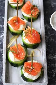 Schicke Lachs Frischkase Gurken Happchen Zum Fest Kleine Leichte Vorspeise Oder Fingerfood Ohne Kochen Leichte Vorspeisen Vorspeise Fingerfood
