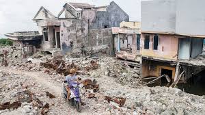 An earthquake struck indonesia's sulawesi island early on friday morning, leaving at least 42 the indonesian disaster agency said rescuers in mamuju retrieved 34 bodies from the rubble of collapsed. Indonesia Rocked By 6 9 Magnitude Earthquake Abc News