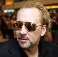 Das sieht natürlich bei jedem schauspieler anders aus, aber ich weiß eben, wie man einen klaus kinski, nicolas cage, christian bale, eine isabelle adjami oder nicole kidman produktiv für die leinwand macht. Nicolas Cage Frauen Finden Reife Manner Sexy Welt