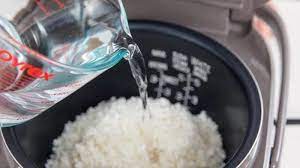Meski demikian, zat ini hanya dapat kamu rasakan jika dapat membuat beras kencur dengan cara yang tepat, mulai dari proses mencuci hingga merebus jamunya. Akhirnya Terbongkar Rahasia Warung Padang Memasak Beras Murah Jadi Nasi Empuk Wangi Begini Triknya Tribunnewsmaker Com
