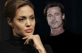 Angelina jolie dcmg is an american actress, filmmaker, and humanitarian. Angelina Jolie Schlag Ins Gesicht Fur Brad Pitt