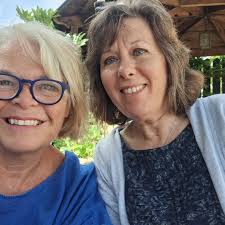 Ychwanegodd Lynn Bateman Art...