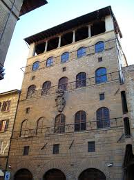 De auteur vraagt zich in dit boek af waarom de geniale stad auteur: Stadswandeling Florence Stop 10 Palazzo Davanzati