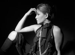 علا غانم ola ghanem ممثلة مصرية، نشأت لفترة طويلة في مدينة الاسكندرية، وتخرجت من قسم التصوير بكلية الفنون الجميلة عام 1994، ثم توجهت للدراسة بالمعهد العالي. Ø¹Ù„Ø§ ØºØ§Ù†Ù… ÙÙŠ Ø£Ø¬Ø§Ø²Ø© Ø¹Ù„Ù‰ Ø£Ø­Ø¯ Ø´ÙˆØ§Ø·Ø¦ ÙƒØ§Ù„ÙŠÙÙˆØ±Ù†ÙŠØ§ ØµÙˆØ±