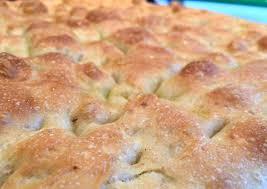 Basta seguire alcuni semplici passaggi e riuscirete a creare una focaccia alta, soffice e fragrante. Ricetta Della Focaccia Bianca Di Luca Pezzetta Gambero Rosso