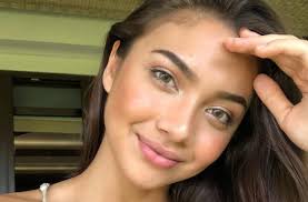 She was born in 1990s, in millennials generation. Bagi Tips Kencangkan Bokong Bodi Angela Gilsha Sukses Bikin Iri Matamata Com
