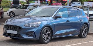Cat despre stil, cusaturile rosii din intreaga cabina completeaza perfect scaunele sport. Datei 2018 Ford Focus St Line Ecoboost 1 0 Jpg Wikipedia