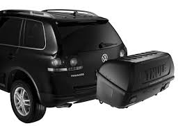 The highland hitch mounted cargo carrier is made from heavy duty powder coated steel construction. Thule Transporter Combi Thule Usa