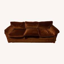 With sublime plushness, a velvet couch always looks expensive; Velvet Copper Sofa Aptdeco