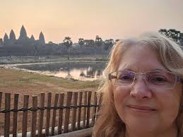 Hello, I'm Tomekia and something to know about me is I walk with the lord