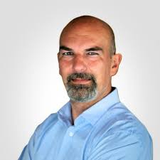 La magie du réseau, celui qu'on à bâti avec ses années d'expérience et  celui qu'on ose se créer en étant curieux, culotté, pro-actif et ouvert  d'esprit...