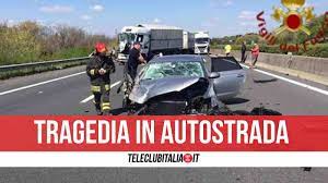 Incidente stradale tra camion in autostrada a1: Terribile Incidente In A21 Furgone Si Schianta Contro Tir 5 Morti Sul Colpo
