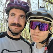 Can I run effects chain through two amplifiers?