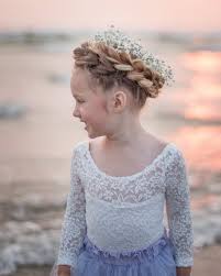 Le chignon haut est une valeur sûre car il est classique, intemporel, élégant et surtout très simple à réaliser ! Coiffure Petite Fille 90 Idees Pour Votre Petite Princesse
