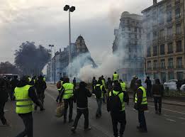 Shenzhen metro is the metro system that serves the city of shenzhen in guangdong province of the people's republic of china. Lyon Fin De L Acte Des Gilets Jaunes Affrontements Avec La Police Et Metro Gerland Ferme