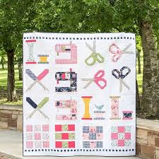 Bits And Pieces Quilt Shop Hannibal Mo 10th Anniversary Quilt In 2020 Quilts 10 Anniversary Sewing Space