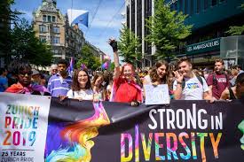 20'000 teilnehmerinnen und teilnehmer werden am samstagnachmittag in der zürcher . Das Zurich Pride Festival Wird Morgen Online Gefeiert Secret Zurich