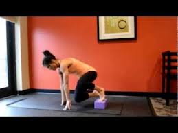 Great Explanation Of How To Get Into Crow Pose I Still Can T Hold The Pose For More Than A Second Or Two But This Tutorial Crow Pose Yoga Babe Yoga Tutorial