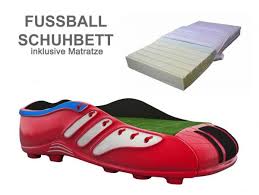 Die matratze ist eines der wichtigsten dinge an, oder besser in einem kinderbett. Kinderbett Fussballschuh Rot Mit Matratze Gunstig Traum Moebel Com