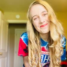 Loreal Smith (@zomoralorealns)