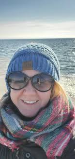 Let's walk around and enjoy this hot summer day.