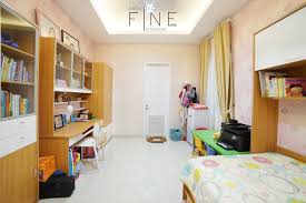 Dengan model seperti kerangka rumah, pasti bisa membuat tampilan kamar anak tipe minimalis jadi anti mainstream dan sangat menarik. Jasa Desain Interior Kamar Tidur Anak Minimalis Terbaru 2021 Arsitag