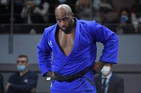 Teddy riner, la quête, documentaire réalisé par benoît durand, brice baubit et laurent lefebvre, diffusé jeudi 22 juillet*, retrace les deux dernières années de préparation du décuple champion du. La Blessure Cachee De Teddy Riner Avant Les Jo Revelee Dans Un Documentaire Diffuse Ce Jeudi Sur France 2 L Equipe